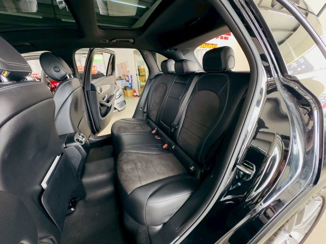 4MATIC 原廠保養 配備~天窗/I-KEY/定速/雙電動椅/換檔撥片/環景/導航/電尾門  (北安店)  第4張相片