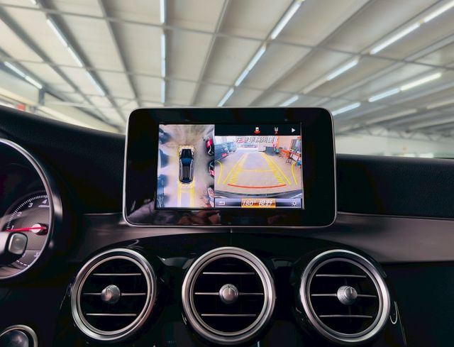 4MATIC 原廠保養 配備~天窗/I-KEY/定速/雙電動椅/換檔撥片/環景/導航/電尾門  (北安店)  第10張相片