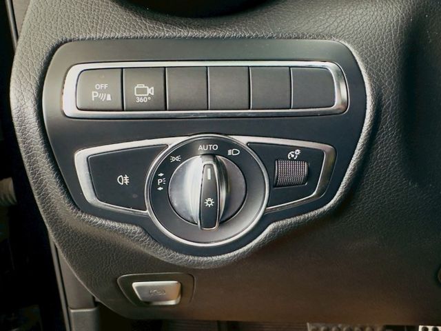 4MATIC 原廠保養 配備~天窗/I-KEY/定速/雙電動椅/換檔撥片/環景/導航/電尾門  (北安店)  第13張相片