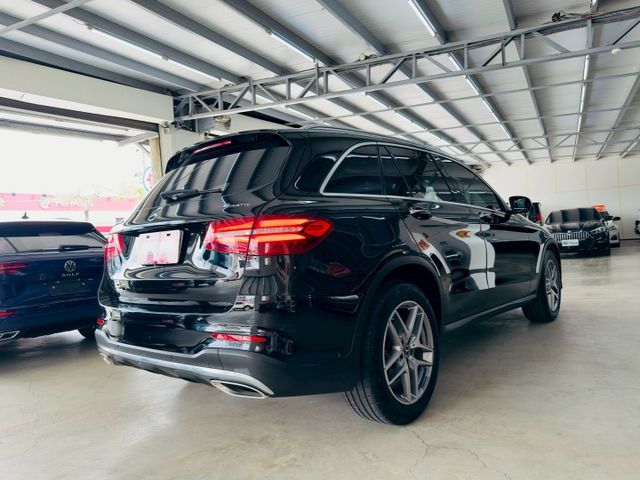 4MATIC 原廠保養 配備~天窗/I-KEY/定速/雙電動椅/換檔撥片/環景/導航/電尾門  (北安店)  第19張相片