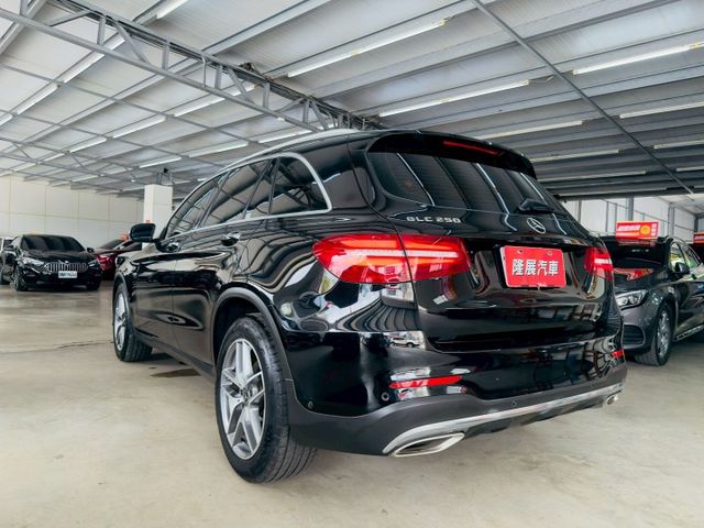 4MATIC 原廠保養 配備~天窗/I-KEY/定速/雙電動椅/換檔撥片/環景/導航/電尾門  (北安店)  第20張相片