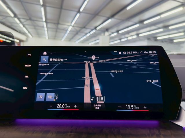 原版件 原廠保養 雙電動椅/ACC/盲點/HUD/Apple CarPlay/環景/AR擴增實境/電尾門 (北安店)  第12張相片