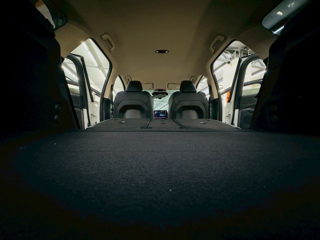 原版件 原廠保養 雙電動椅/ACC/盲點/HUD/Apple CarPlay/環景/AR擴增實境/電尾門 (北安店)  第18張相片