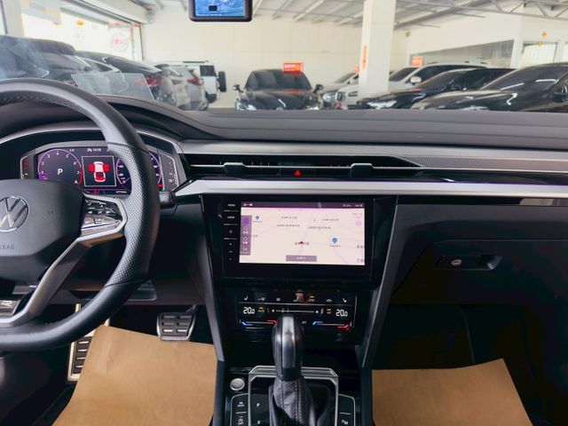 330TSI R-Line 原版件 配備~天窗/雙電動椅/換檔撥片/車道維持/自動停車/電尾門 (北安店)  第9張相片