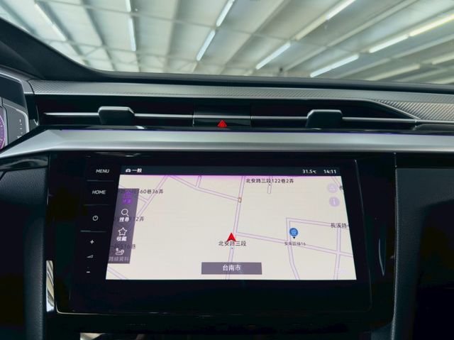 330TSI R-Line 原版件 配備~天窗/雙電動椅/換檔撥片/車道維持/自動停車/電尾門 (北安店)  第11張相片