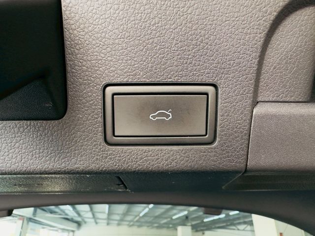 330TSI R-Line 原版件 配備~天窗/雙電動椅/換檔撥片/車道維持/自動停車/電尾門 (北安店)  第16張相片