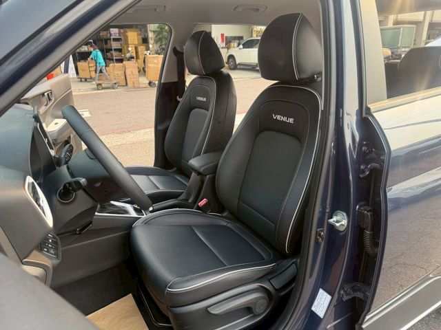 GLC版 原版件 配備~I-KEY/定速系統/倒車顯影/導航/車道偏移/循跡防滑/胎壓偵測 (海佃店)  第4張相片