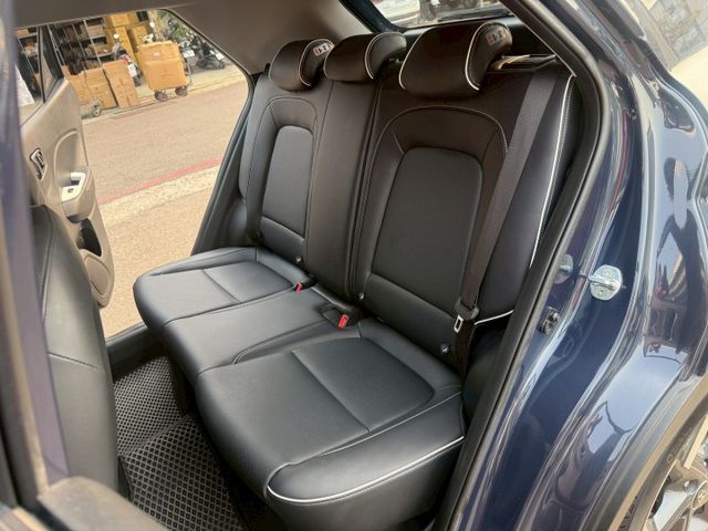 GLC版 原版件 配備~I-KEY/定速系統/倒車顯影/導航/車道偏移/循跡防滑/胎壓偵測 (海佃店)  第5張相片