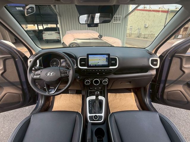 GLC版 原版件 配備~I-KEY/定速系統/倒車顯影/導航/車道偏移/循跡防滑/胎壓偵測 (海佃店)  第8張相片