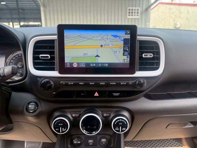 GLC版 原版件 配備~I-KEY/定速系統/倒車顯影/導航/車道偏移/循跡防滑/胎壓偵測 (海佃店)  第10張相片