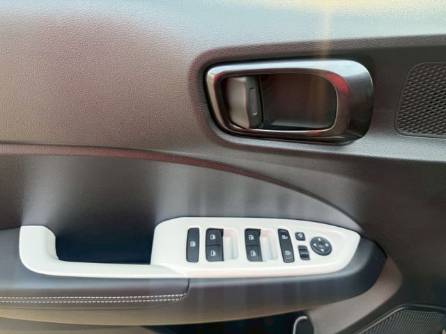 GLC版 原版件 配備~I-KEY/定速系統/倒車顯影/導航/車道偏移/循跡防滑/胎壓偵測 (海佃店)  第16張相片