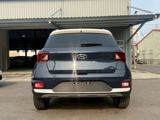 GLC版 原版件 配備~I-KEY/定速系統/倒車顯影/導航/車道偏移/循跡防滑/胎壓偵測 (海佃店)  第19張相片