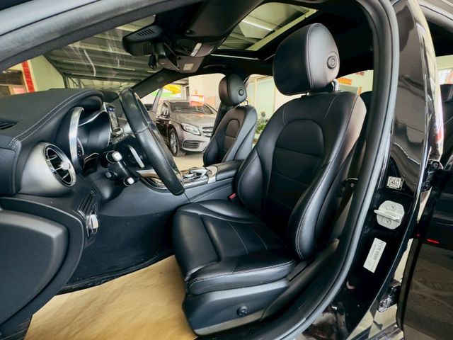 15年式~AMG 原版件 配備~天窗/I-KEY/雙記憶椅/換檔撥片/倒車顯影/導航/電動後視鏡 (北安店)  第4張相片