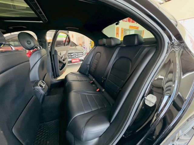 15年式~AMG 原版件 配備~天窗/I-KEY/雙記憶椅/換檔撥片/倒車顯影/導航/電動後視鏡 (北安店)  第5張相片