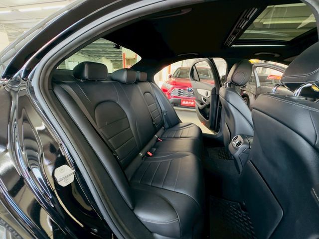 15年式~AMG 原版件 配備~天窗/I-KEY/雙記憶椅/換檔撥片/倒車顯影/導航/電動後視鏡 (北安店)  第7張相片