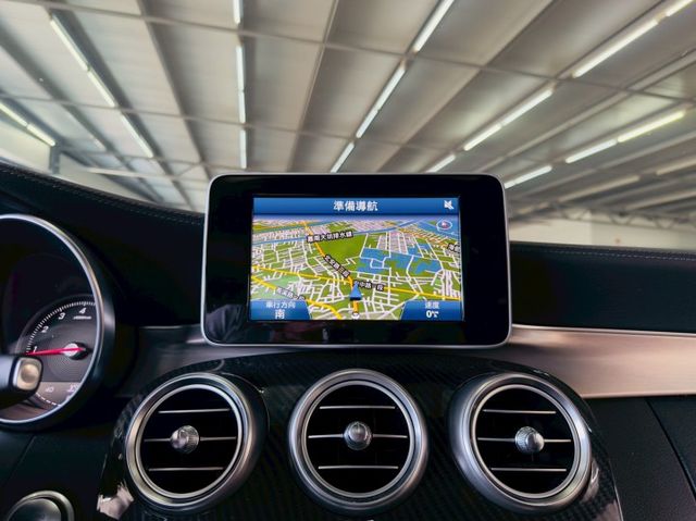 15年式~AMG 原版件 配備~天窗/I-KEY/雙記憶椅/換檔撥片/倒車顯影/導航/電動後視鏡 (北安店)  第10張相片