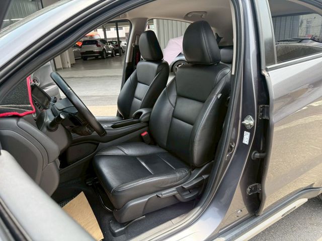 S版 配備~I-KEY/定速系統/倒車顯影/導航/AUTO HOLD/換檔撥片/LED頭燈 (海佃店)  第4張相片