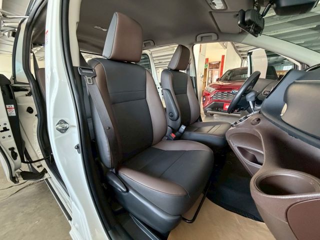 原版件 原廠保養 配備~I-KEY/定速/單電動滑門/倒車顯影/導航/Apple CarPlay/車道偏移 (北安店)  第6張相片