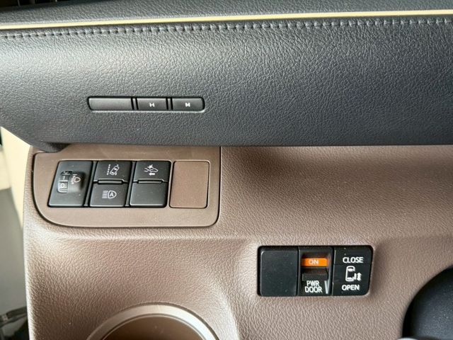 原版件 原廠保養 配備~I-KEY/定速/單電動滑門/倒車顯影/導航/Apple CarPlay/車道偏移 (北安店)  第14張相片