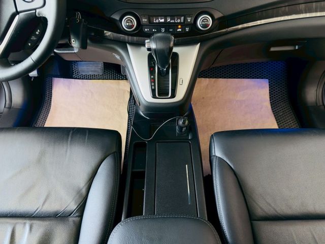 VTI-S 配備~天窗/定速/倒車顯影/導航/HUD/換檔撥片/HID頭燈 (北安店)  第13張相片