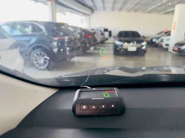 VTI-S 配備~天窗/定速/倒車顯影/導航/HUD/換檔撥片/HID頭燈 (北安店)  第15張相片