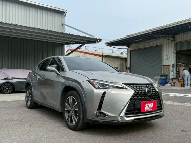 菁英Plus 原廠保養 配備~雙電動椅/倒車顯影/ACC/盲點/Apple CarPlay/車道偏移 (海佃店)  第3張相片