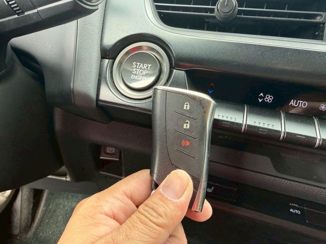 菁英Plus 原廠保養 配備~雙電動椅/倒車顯影/ACC/盲點/Apple CarPlay/車道偏移 (海佃店)  第15張相片