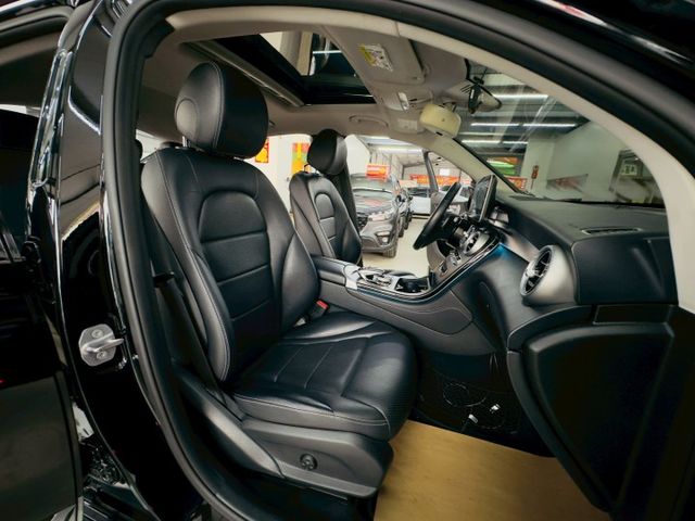 4MATIC COUPE 配備~天窗/I-KEY/摸門/雙記憶椅/雙加熱椅/盲點/倒車顯影/導航/電尾門 (海佃店)  第6張相片