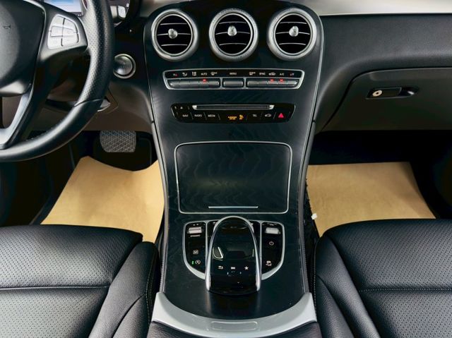 4MATIC COUPE 配備~天窗/I-KEY/摸門/雙記憶椅/雙加熱椅/盲點/倒車顯影/導航/電尾門 (海佃店)  第12張相片