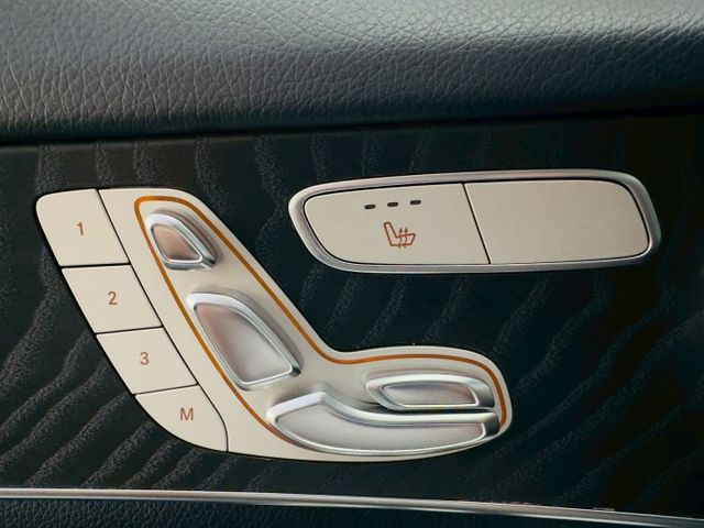 4MATIC COUPE 配備~天窗/I-KEY/摸門/雙記憶椅/雙加熱椅/盲點/倒車顯影/導航/電尾門 (海佃店)  第14張相片