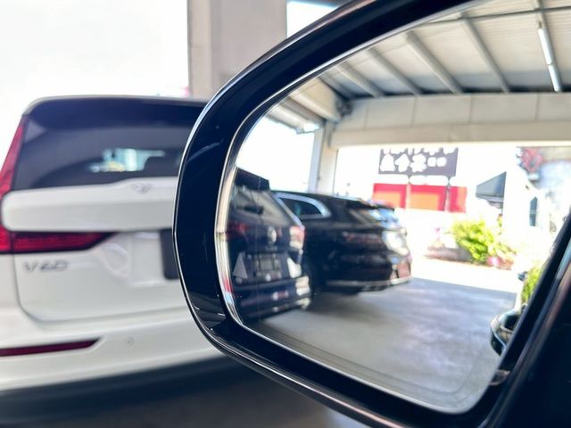 17年式~原版件 配備~天窗/I-KEY/摸門/雙記憶椅/盲點/Apple CarPlay/車道維持 (北安店)  第16張相片