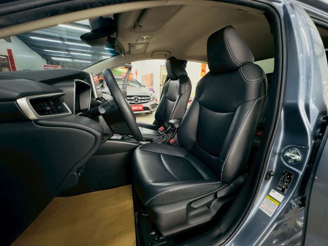 尊爵版 原廠保養 配備~I-KEY/ACC/車道偏移/盲點/胎壓偵測 (北安店)  第4張相片