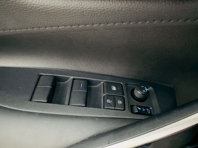 尊爵版 原廠保養 配備~I-KEY/ACC/車道偏移/盲點/胎壓偵測 (北安店)  第14張相片
