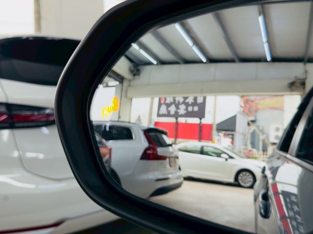 尊爵版 原廠保養 配備~I-KEY/ACC/車道偏移/盲點/胎壓偵測 (北安店)  第17張相片