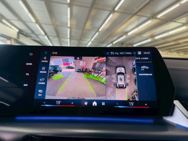 M Sport 原版件 配備~雙電動椅/ACC/車道維持/環景/盲點/HUD/無線充電座/電尾門 (北安店)  第9張相片