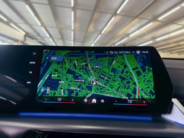 M Sport 原版件 配備~雙電動椅/ACC/車道維持/環景/盲點/HUD/無線充電座/電尾門 (北安店)  第10張相片