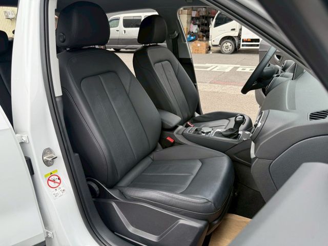 原版件 原廠保固 配備~I-KEY/ACC/Apple CarPlay/盲點/車道維持/倒車顯影/電尾門 (海佃店)  第6張相片