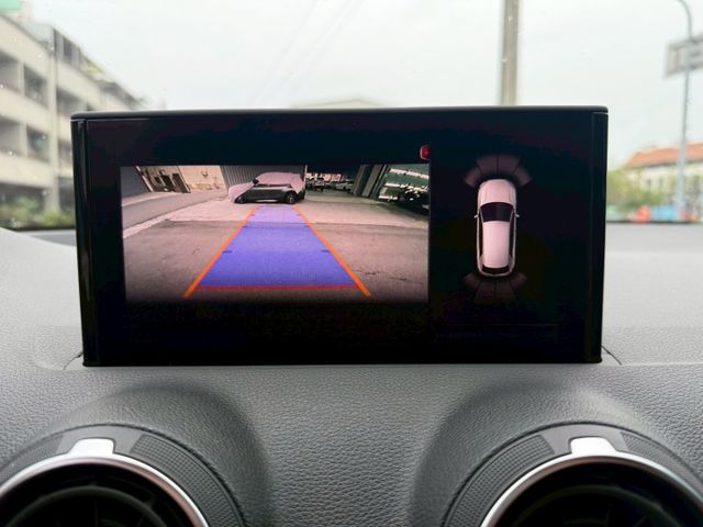 原版件 原廠保固 配備~I-KEY/ACC/Apple CarPlay/盲點/車道維持/倒車顯影/電尾門 (海佃店)  第11張相片