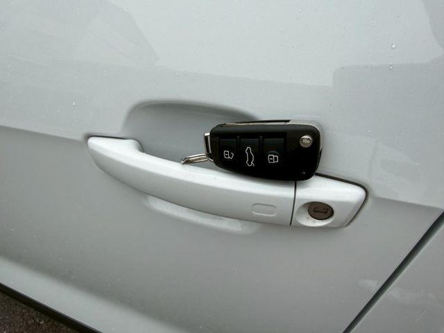 原版件 原廠保固 配備~I-KEY/ACC/Apple CarPlay/盲點/車道維持/倒車顯影/電尾門 (海佃店)  第15張相片