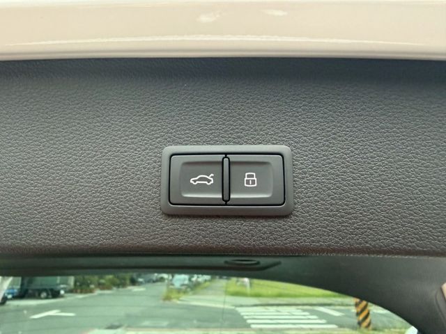原版件 原廠保固 配備~I-KEY/ACC/Apple CarPlay/盲點/車道維持/倒車顯影/電尾門 (海佃店)  第17張相片
