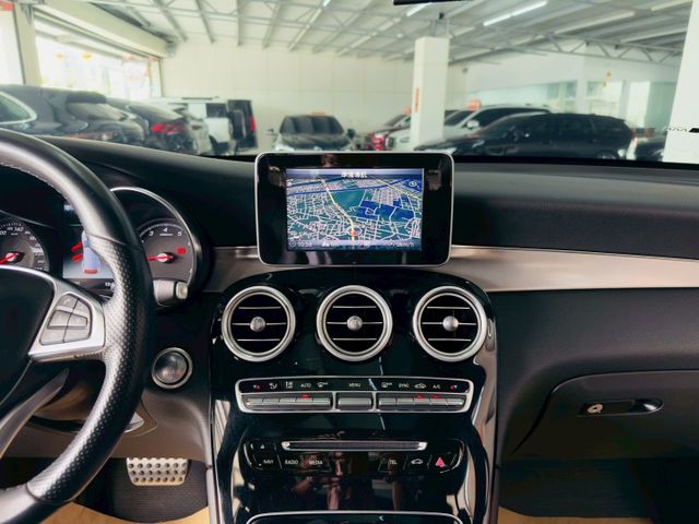 4MATIC 原廠保養 配備~天窗/I-KEY/定速/雙電動椅/換檔撥片/環景/導航/電尾門  (北安店)  第9張相片