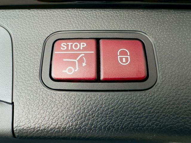 4MATIC 原廠保養 配備~天窗/I-KEY/定速/雙電動椅/換檔撥片/環景/導航/電尾門  (北安店)  第18張相片