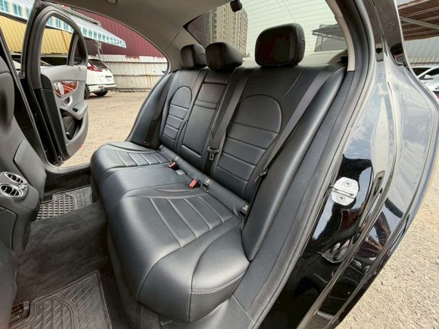 4MATIC 原版件 I-KEY/雙電動椅/單記憶椅/定速/換檔撥片/柏林之音/盲點/倒車顯影/LED頭燈 (北安店)  第5張相片