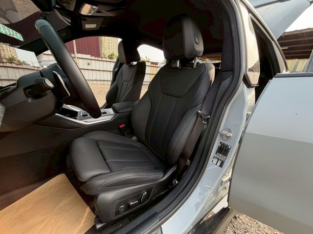 M Sport 原版件 配備~單記憶椅/ACC/盲點/無線充電座/HUD/換檔撥片/環景/電尾門 (北安店)  第3張相片