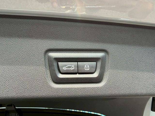 M Sport 原版件 配備~單記憶椅/ACC/盲點/無線充電座/HUD/換檔撥片/環景/電尾門 (北安店)  第16張相片