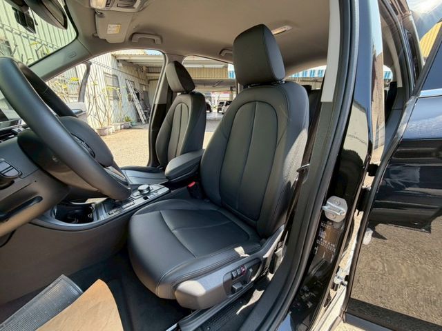 領航版 配備~I-KEY/盲點/抬頭顯示器/電尾門/雙電動座椅/CARPLAY/倒車顯影/摸門/LED頭燈 (北安店)  第4張相片