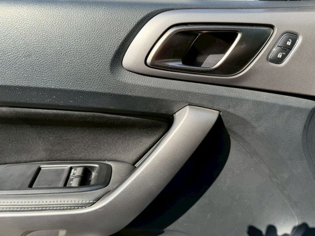 稀有單廂半座艙 4X4 TURBO 原版件 原廠保養  全速域輔助煞停系統 車道偏移輔助 (北安店)  第14張相片