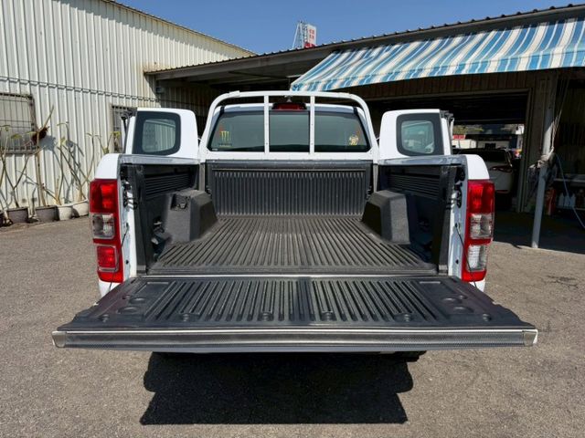 稀有單廂半座艙 4X4 TURBO 原版件 原廠保養  全速域輔助煞停系統 車道偏移輔助 (北安店)  第16張相片