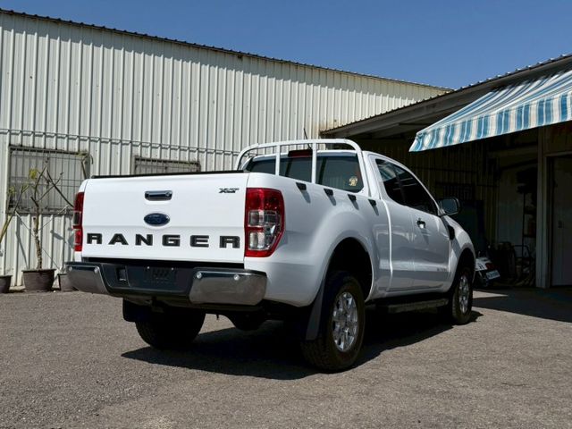 稀有單廂半座艙 4X4 TURBO 原版件 原廠保養  全速域輔助煞停系統 車道偏移輔助 (北安店)  第17張相片