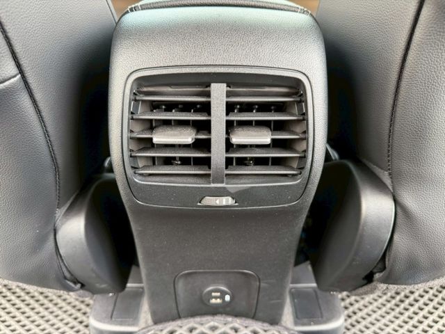 原版件 原廠保養 配備~單電動椅/ACC/Apple CarPlay/盲點/車道偏移/倒車顯影 (北安店)  第15張相片
